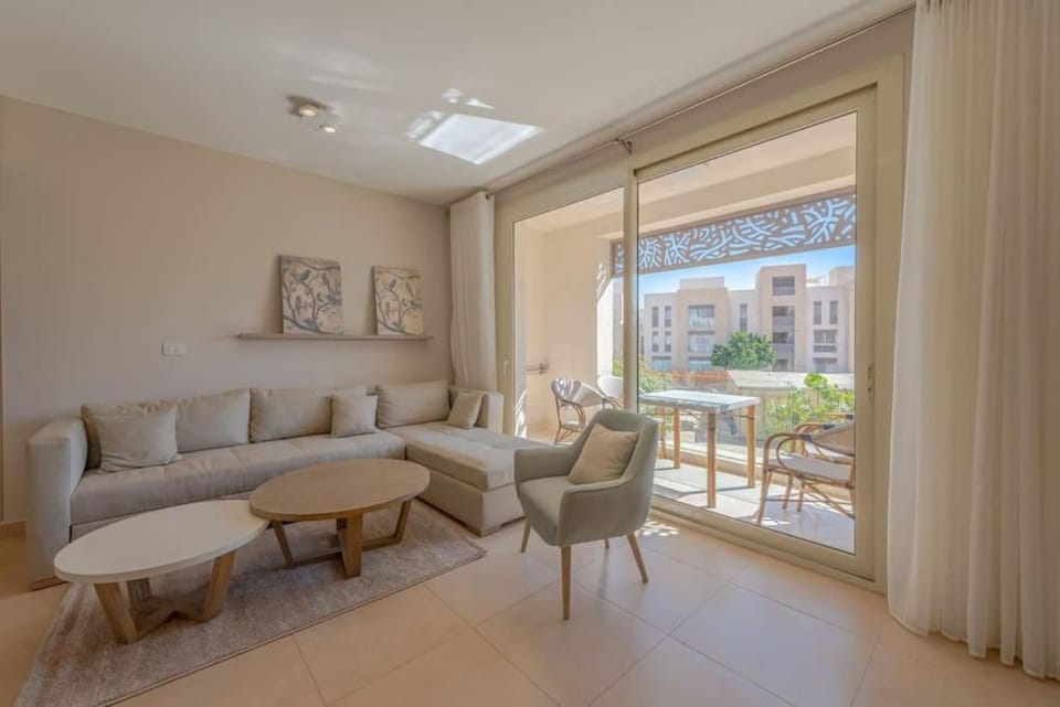Modern 1BR, Mangroovy, Gouna - 1BR, Pool, & Beach Apartment in Hurghada