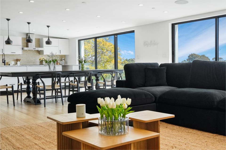 Living room, Seating area, Dining area