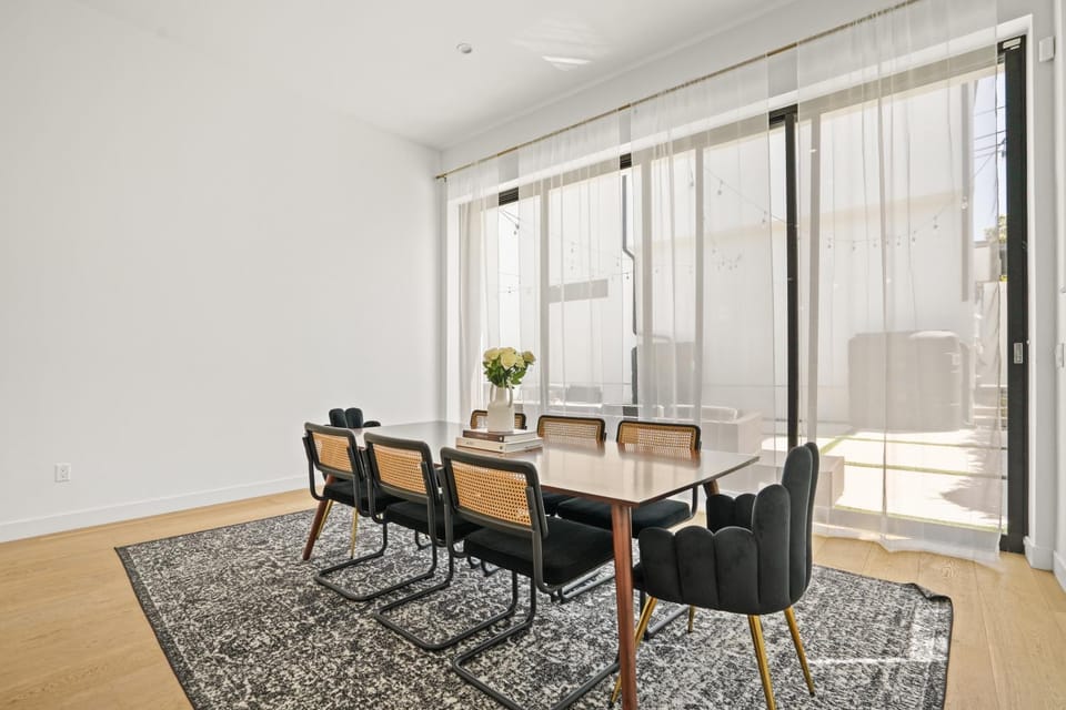 Seating area, Dining area