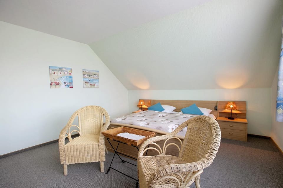 Property building, Living room, Bedroom