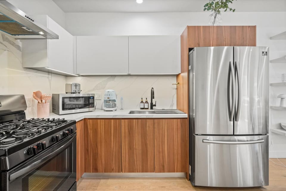 Coffee/tea facilities, Kitchen or kitchenette, minibar, pet friendly, stove