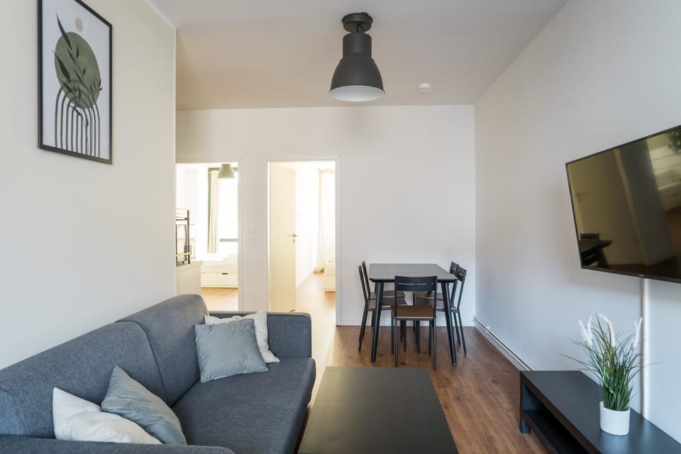 TV and multimedia, Living room, Seating area, Dining area