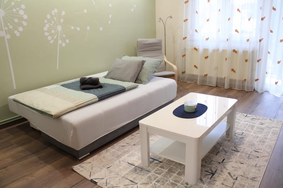 Bed, Living room
