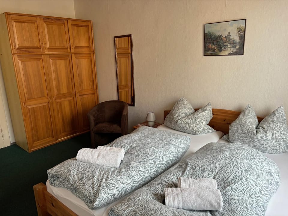Bed, Bedroom, towels, wardrobe