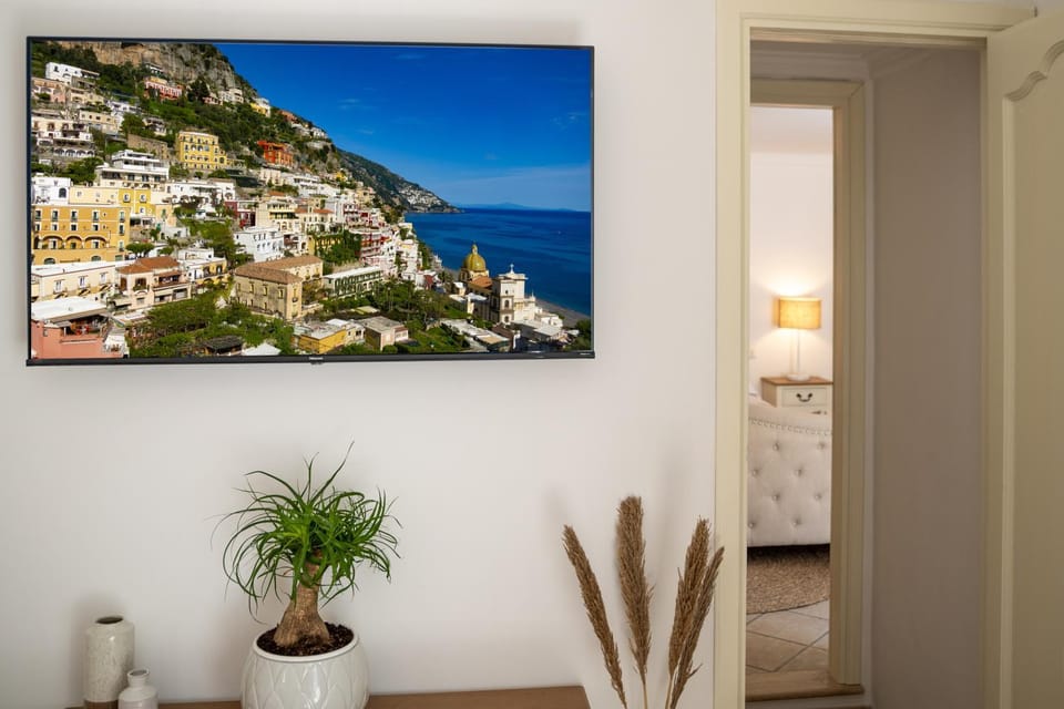 TV and multimedia, Decorative detail