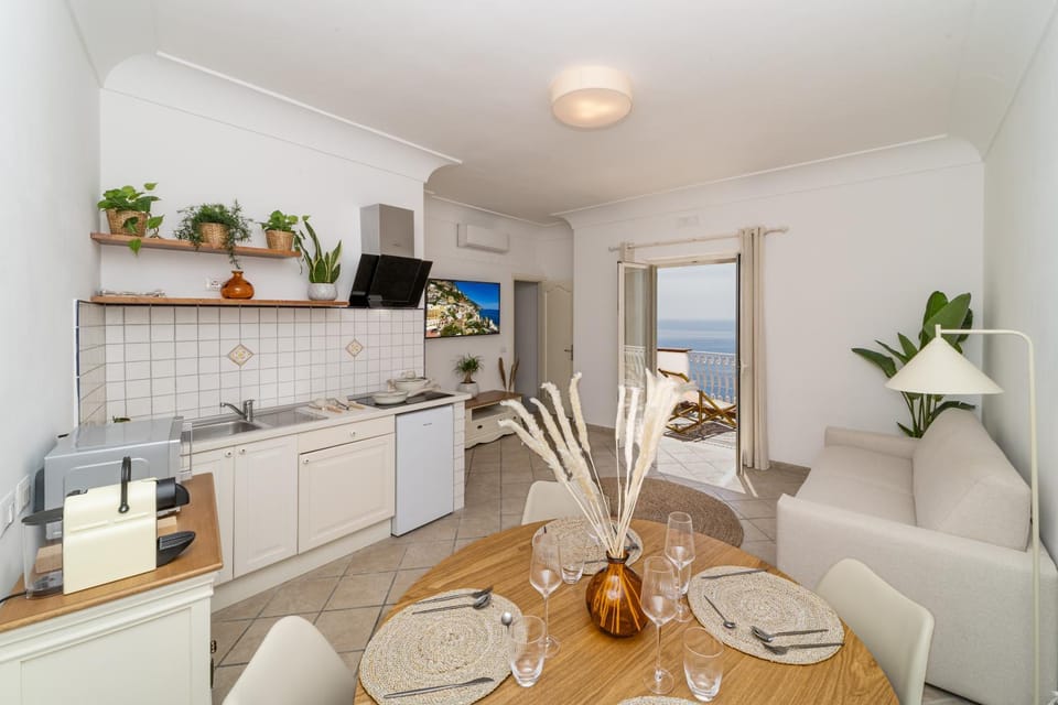 TV and multimedia, Kitchen or kitchenette, Dining area, minibar, stove