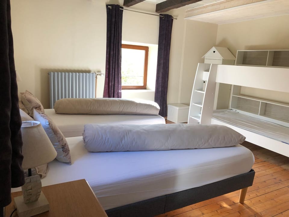 Bed, Photo of the whole room, Bedroom, bunk bed