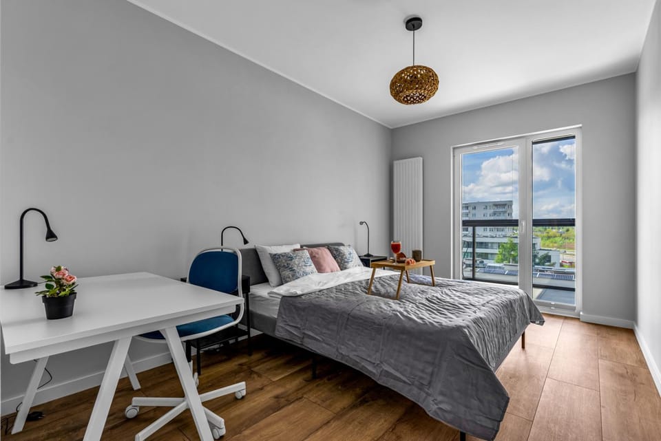 Bed, Photo of the whole room, Seating area, Dining area, Bedroom