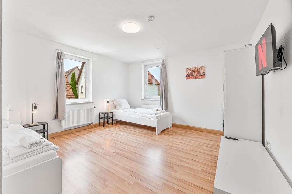 Bed, TV and multimedia, Photo of the whole room, Bedroom, wardrobe