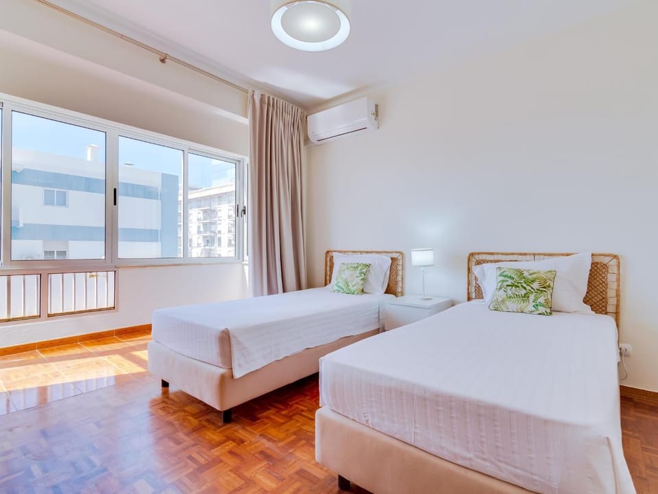Bed, Photo of the whole room, Bedroom, air conditioner