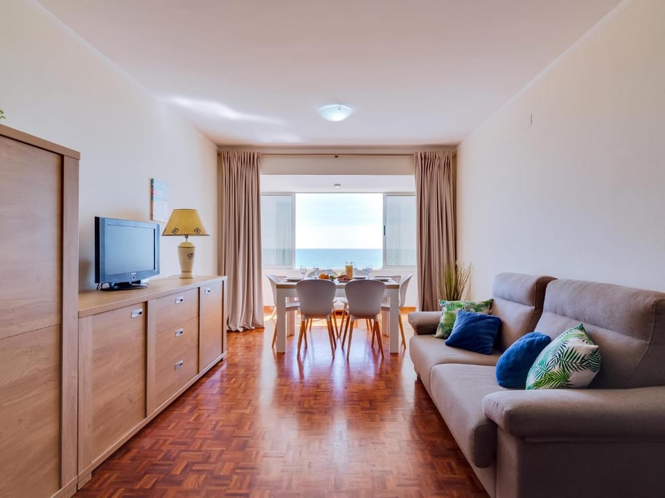 TV and multimedia, Living room, Dining area, Sea view