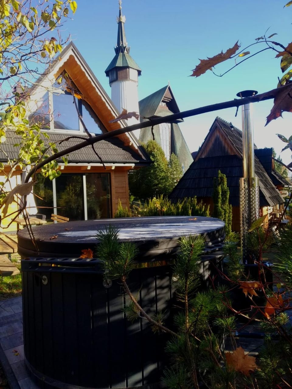 Property building, Garden, Hot Tub, Spa and wellness centre/facilities