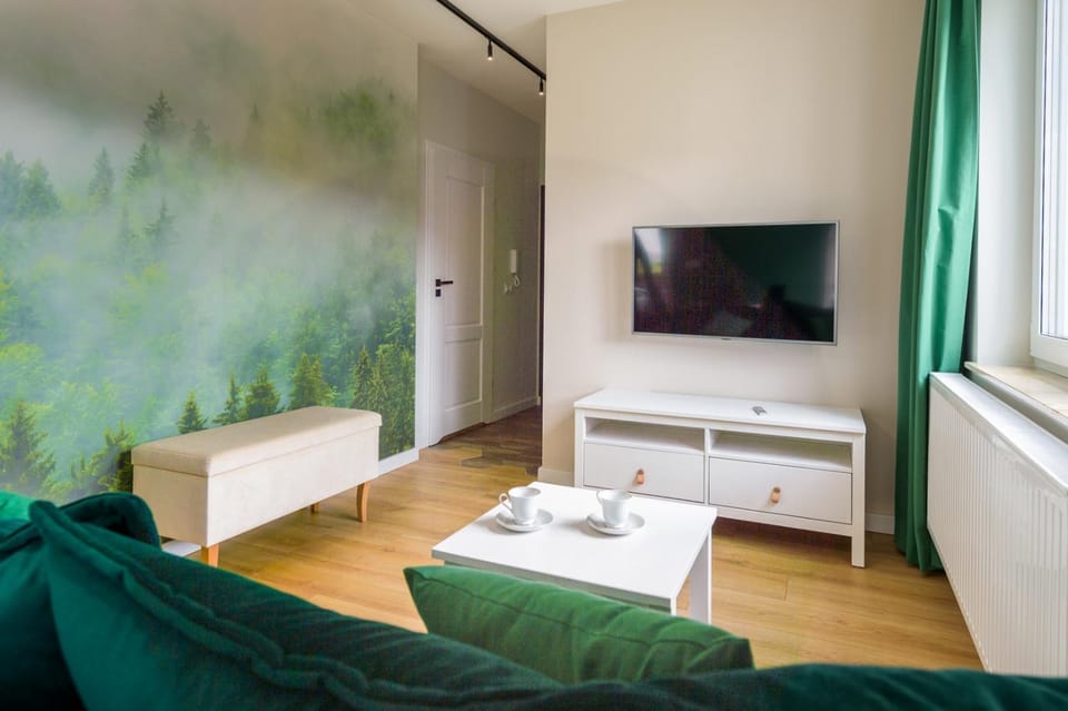 Communal lounge/ TV room, TV and multimedia, Living room, Seating area, Evening entertainment