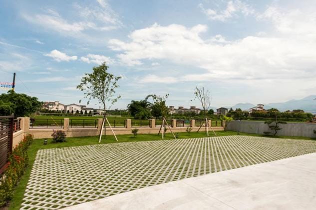 Property building, Patio, Parking
