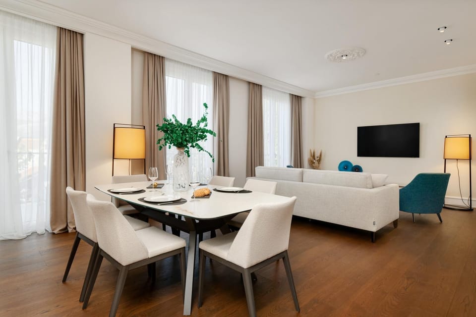 Living room, Dining area