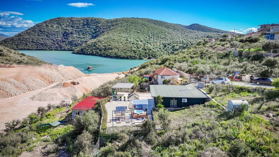 Lago Calmo Villa Apartment in Ksamil
