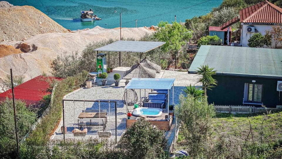 Lago Calmo Villa Apartment in Ksamil