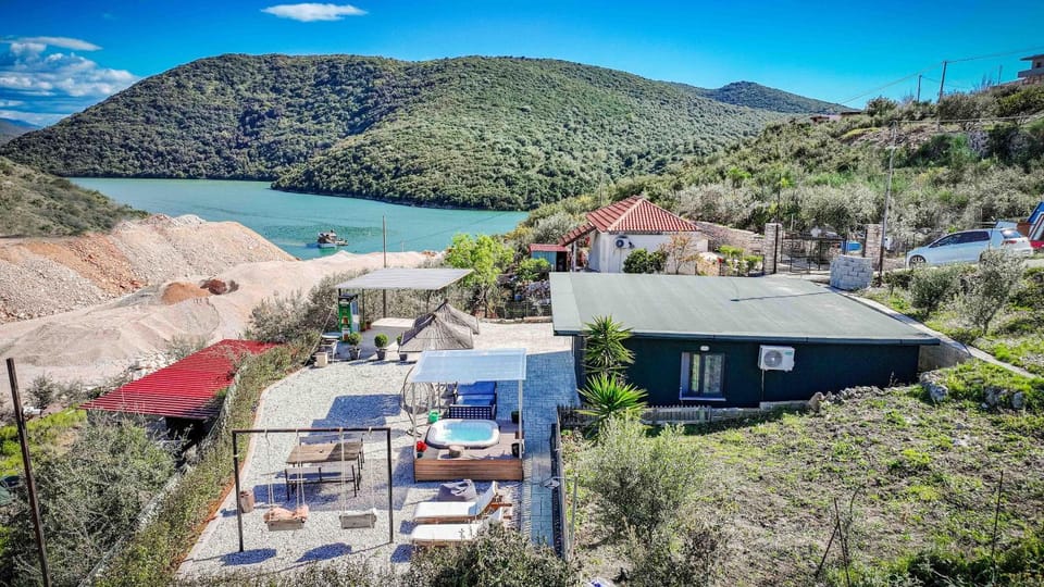 Lago Calmo Villa Apartment in Ksamil