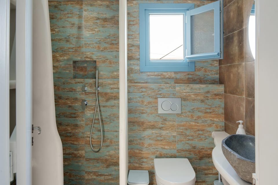 Bathroom, Living room