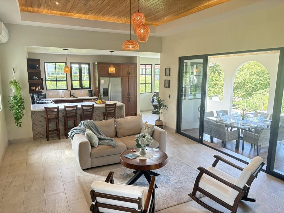 Casa Mariposa - villa with infinity pool, near beach House in Guanacaste Province
