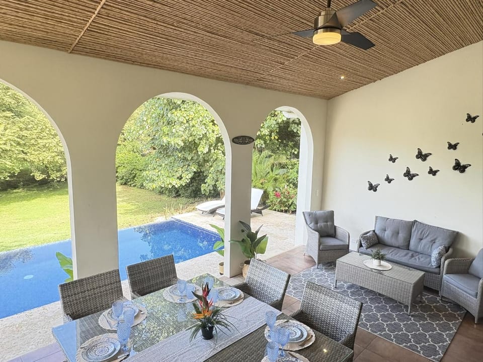 Casa Mariposa - villa with infinity pool, near beach House in Guanacaste Province