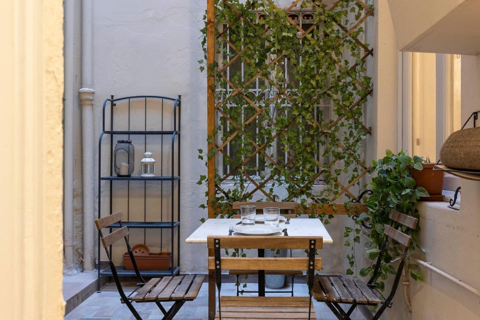 Day, Balcony/Terrace, Seating area, Dining area