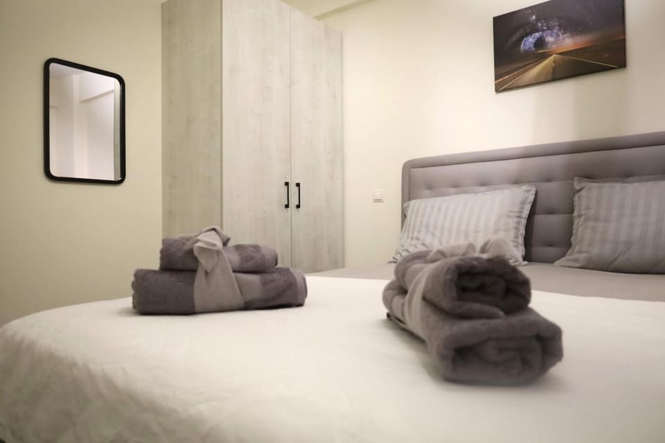 Bed, Photo of the whole room, Bedroom, heating, internet, wardrobe, air conditioner