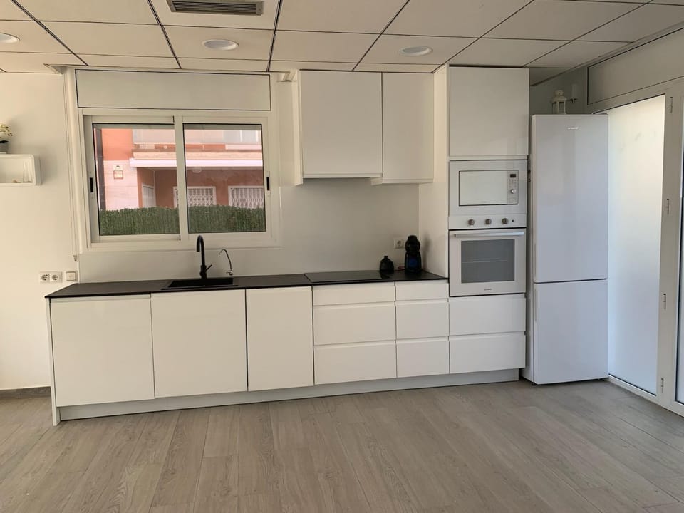 Kitchen or kitchenette, dishwasher, oven, pet friendly, stove