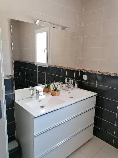 villa THIERRY piscine privée et terrain clos House in Provence-Alpes-Côte d'Azur