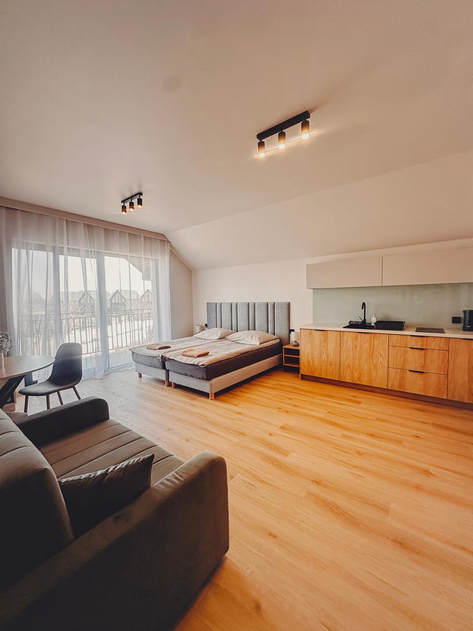 Bed, TV and multimedia, Kitchen or kitchenette, Living room, Photo of the whole room, Seating area, Bedroom