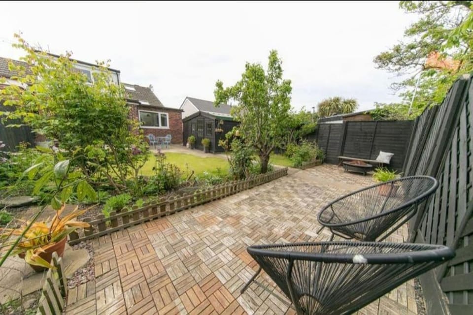 Beautifully styled Home with Garden House in Borough of Fylde
