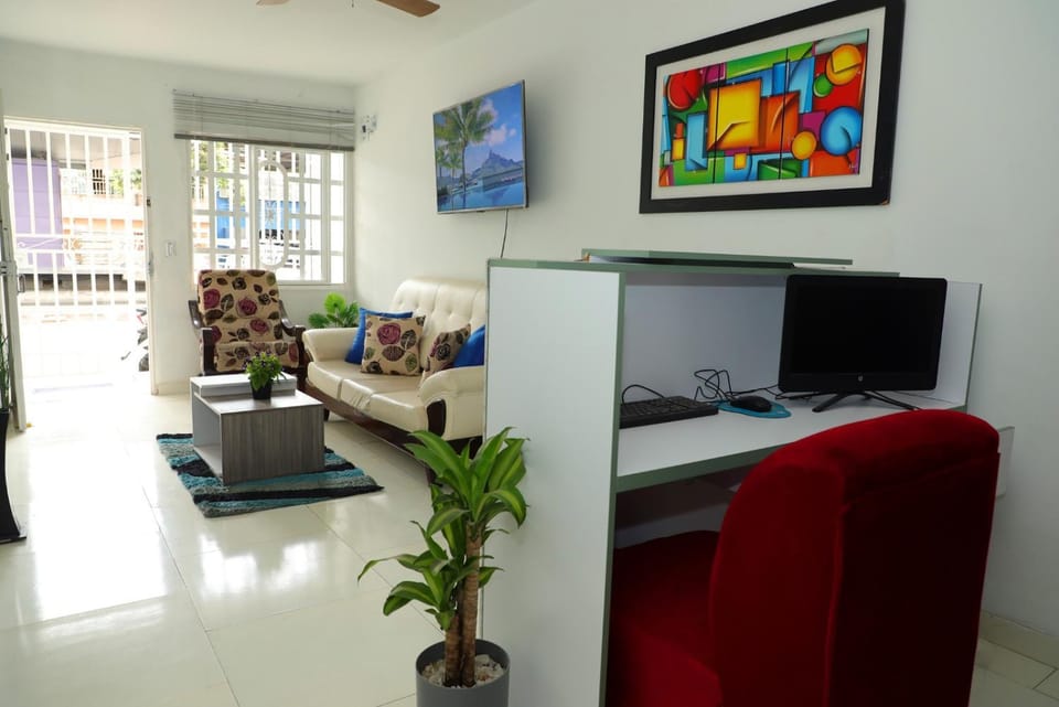 Habitación para PAREJAS EL TREBOL baño privado Vacation rental in Cali
