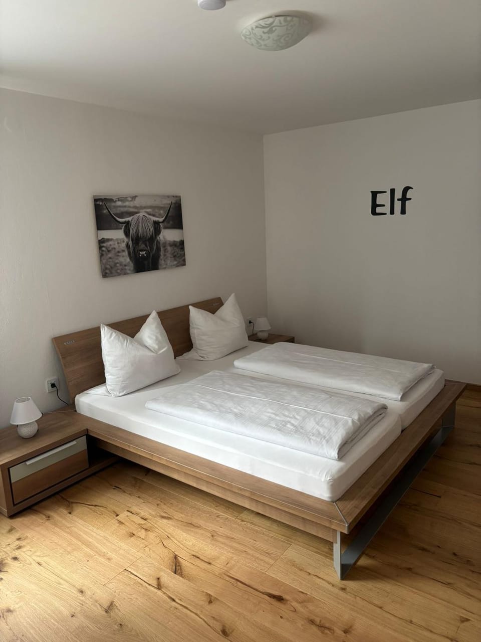 Photo of the whole room, Bedroom