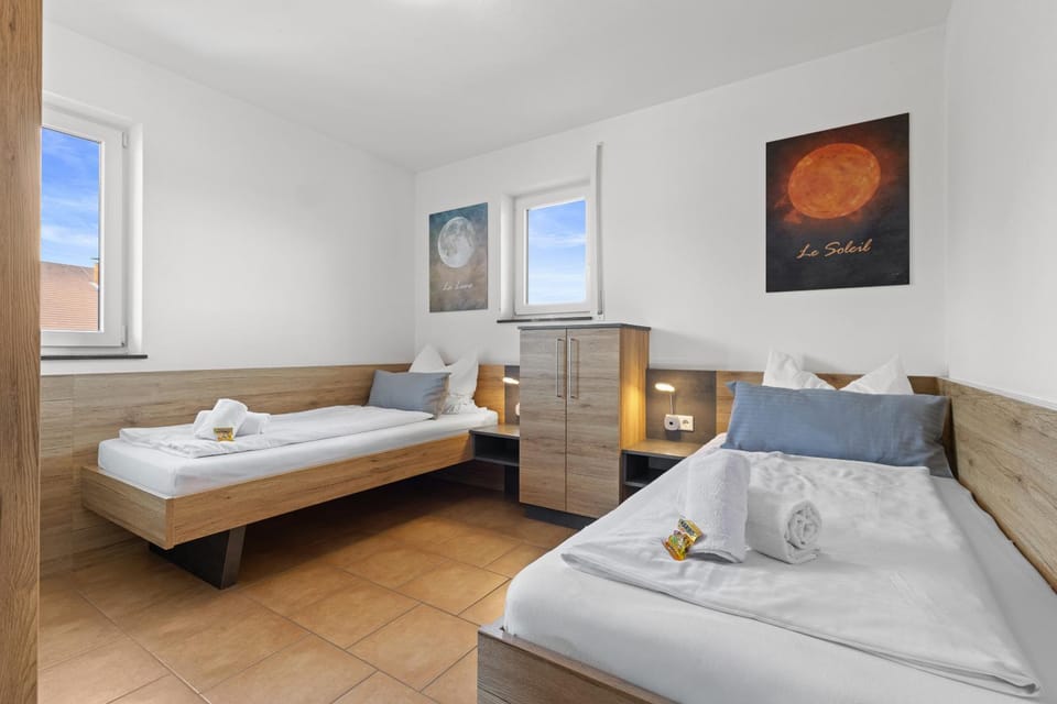 Bed, Photo of the whole room, Business facilities, cot, internet, towels