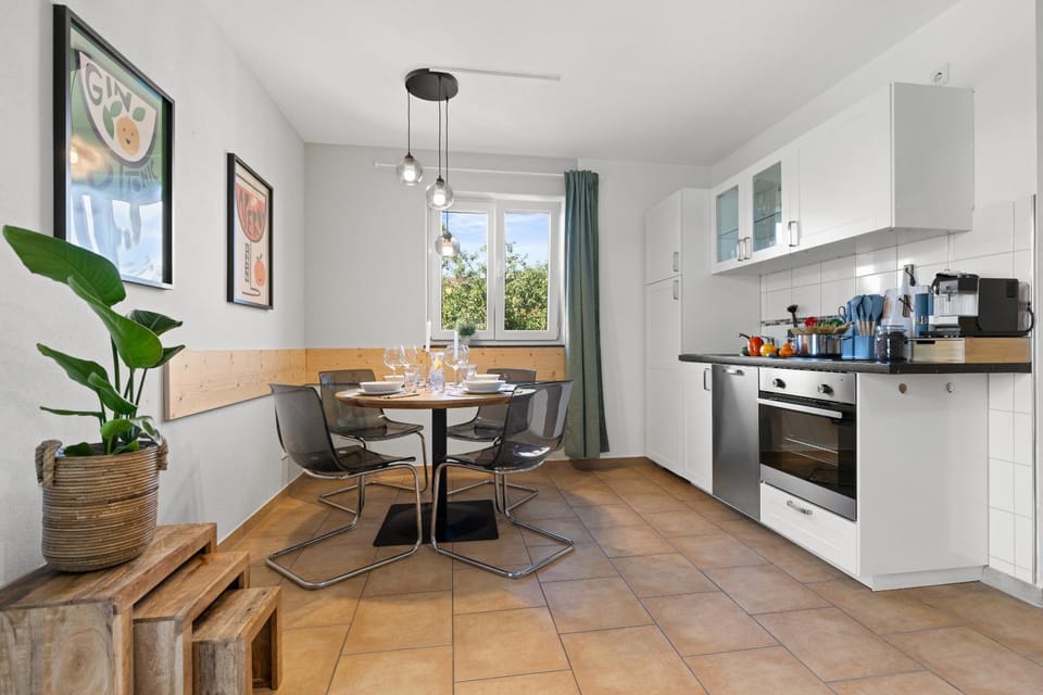 Coffee/tea facilities, Business facilities, Decorative detail, dishwasher, storage, stove, toaster, kitchen