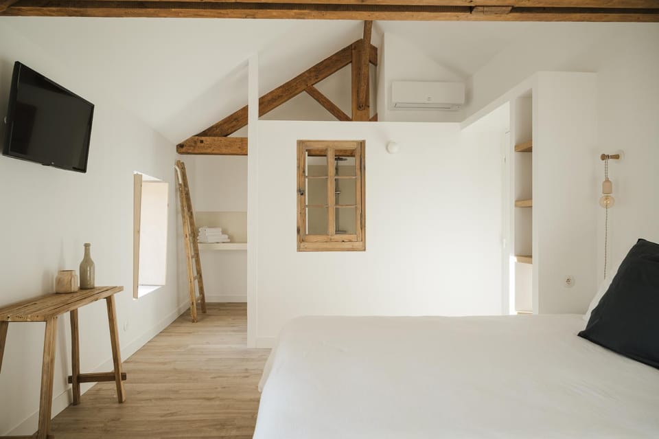 Bed, TV and multimedia, Photo of the whole room, Bedroom, air conditioner