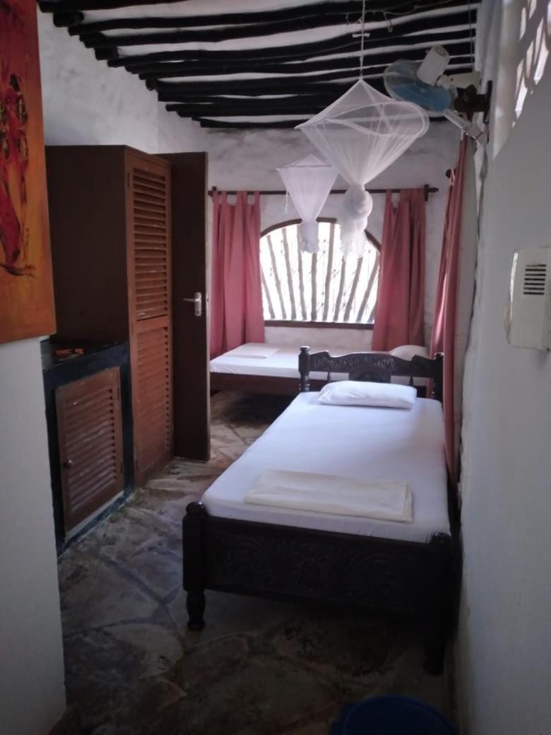 Diani Banda Cottages Bed and Breakfast in Diani Beach