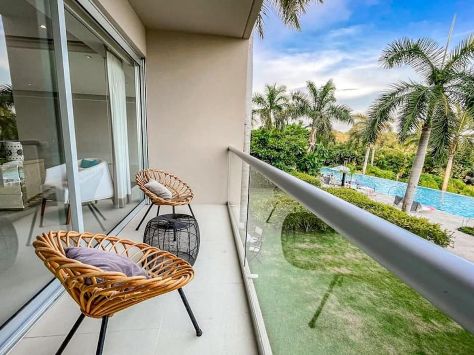 Day, Natural landscape, Garden, View (from property/room), Balcony/Terrace, Seating area, Garden view, Pool view