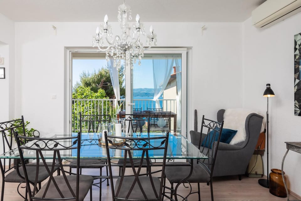 Natural landscape, View (from property/room), Balcony/Terrace, Seating area, Dining area, Sea view