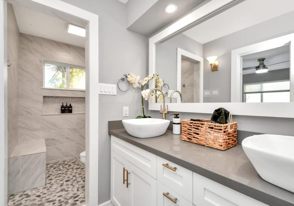 NASA 4BR Escape HeatedPool HotTub and Daybed House in League City