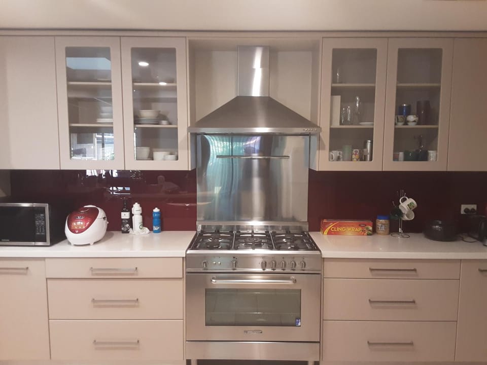 Peaceful Haven Guest House, Bed and Breakfast in Adelaide