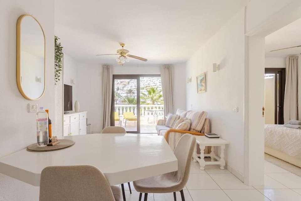 Living room, Photo of the whole room