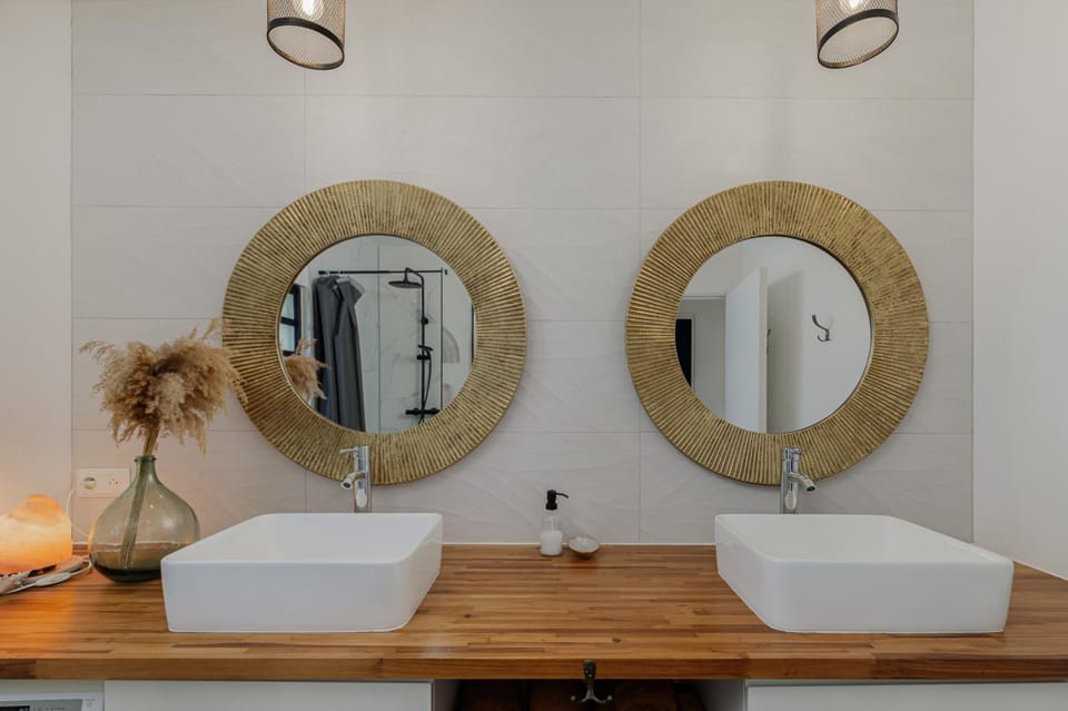 Bathroom, storage, washing machine