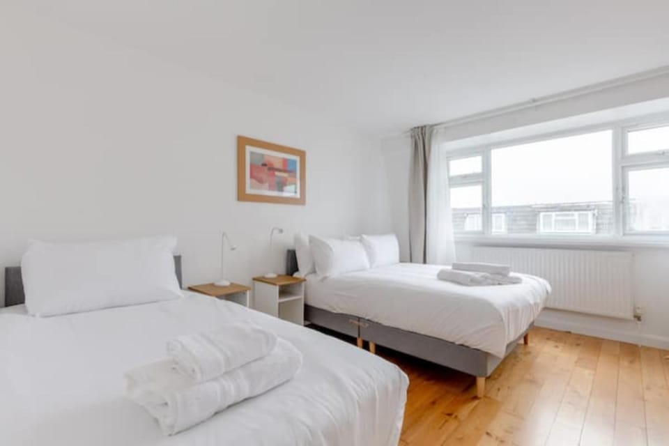 Spacious 4BD Home near ExCel London! House in London