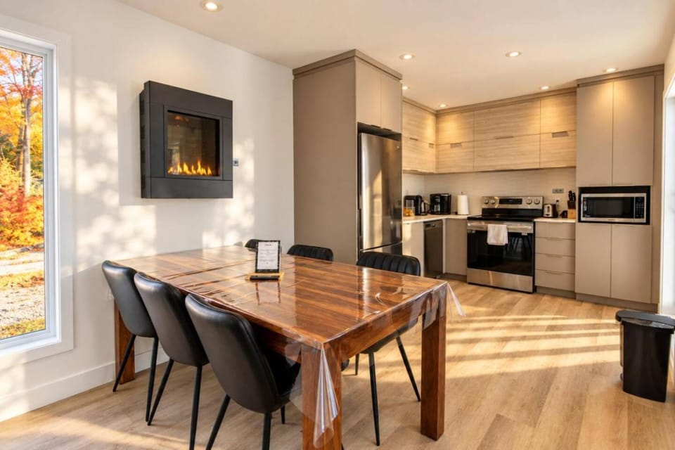 Chalet Luméo Private SPA, Golf & carling Lake Chalet in Quebec