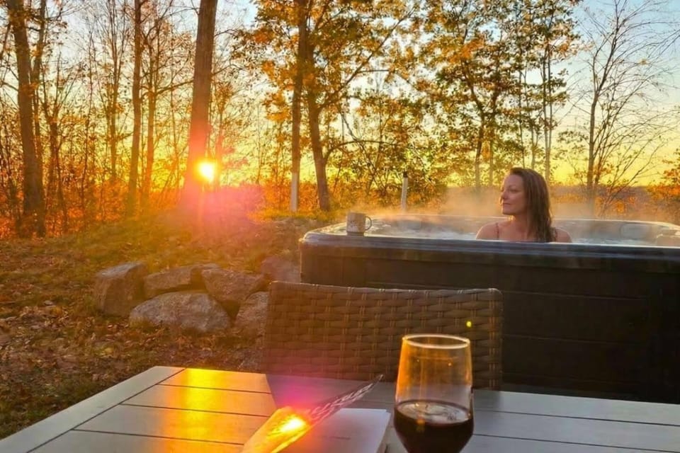 Chalet Luméo Private SPA, Golf & carling Lake Chalet in Quebec