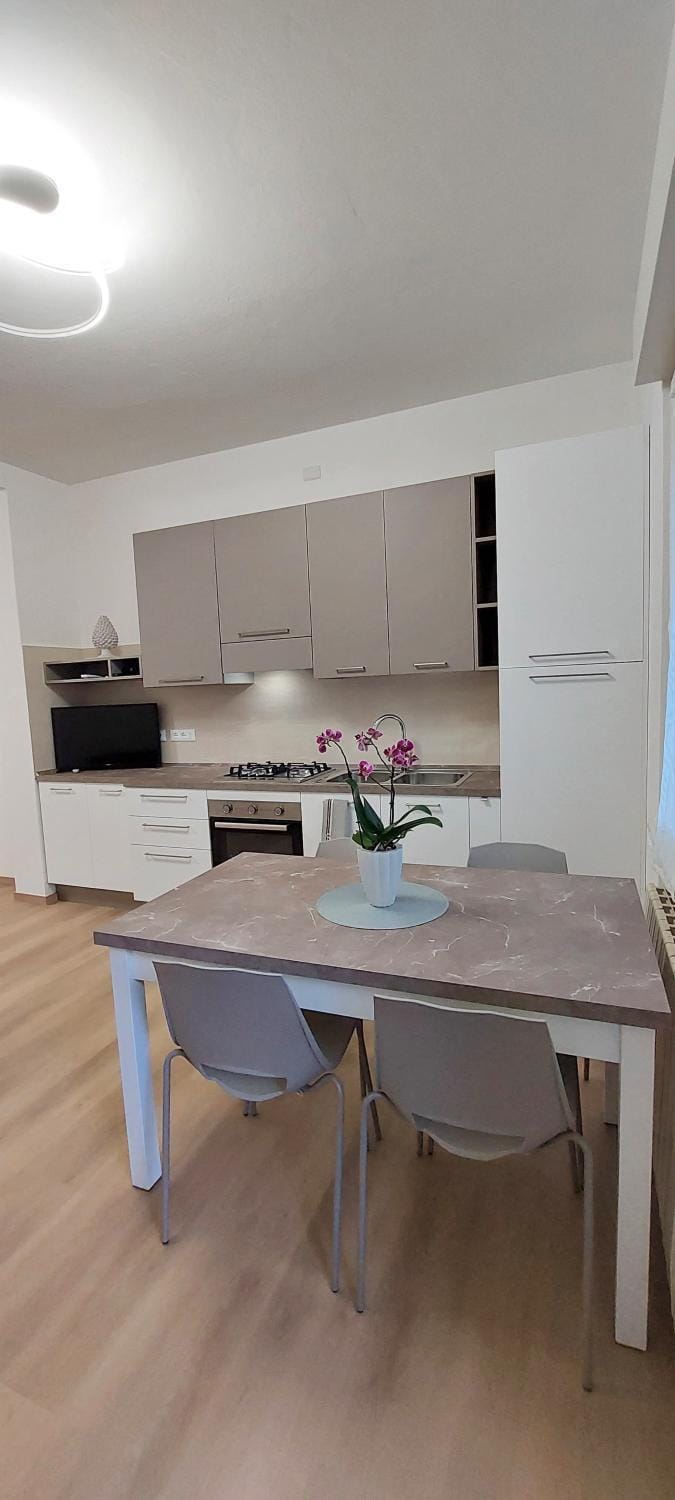Kitchen or kitchenette, Dining area, pet friendly, stove