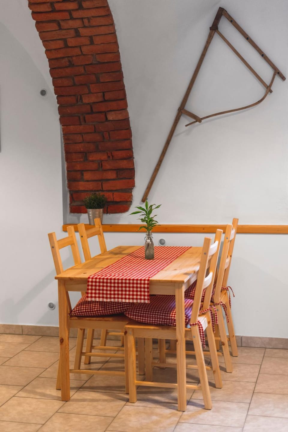 Seating area, Dining area