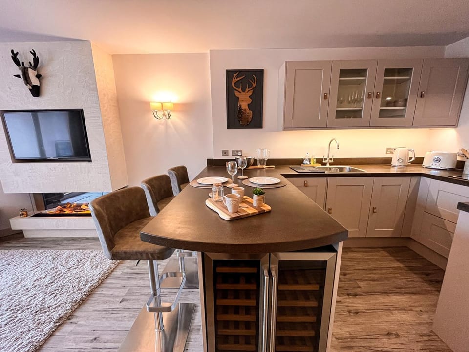 Kitchen or kitchenette, Lounge or bar, Dining area, pet friendly, stove