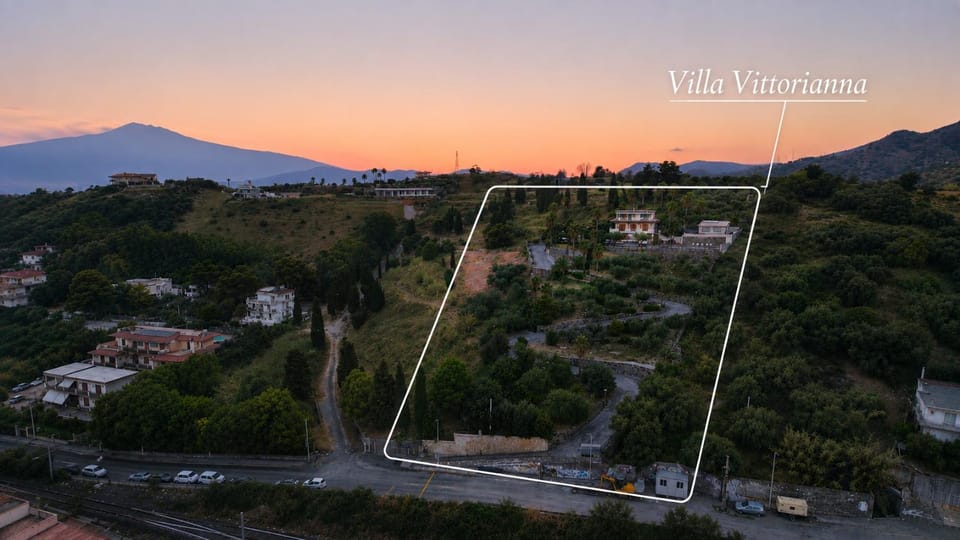 LUXURY VILLA Vittorianna Etna- Taormina & Seaview with Pool Villa in Naxos